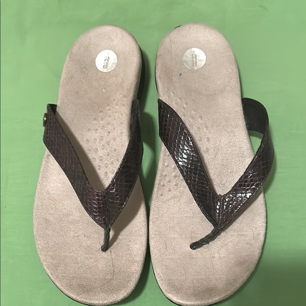 Revitalign Chameleon Sandals, Purple Python size 10 with arch support